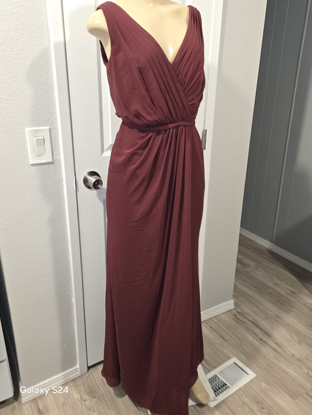David’s Bridal V-Neck Chiffon size 12 bridesmaids dress wine